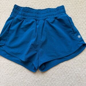 Athleta Girl Run Free 2.5" Short size 6